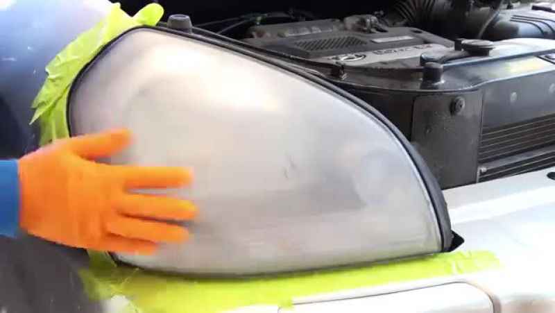 دلایل کدر شدن چراغ ‌های خودرو